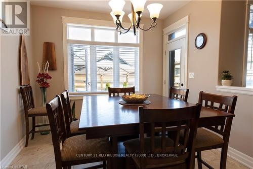 113 Collins Way, Strathroy-Caradoc, ON - Indoor Photo Showing Dining Room
