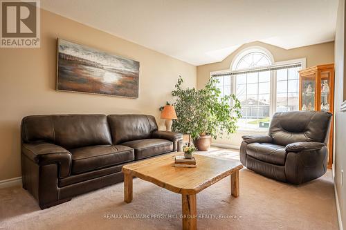 44 Nicklaus Drive, Barrie, ON - Indoor Photo Showing Living Room