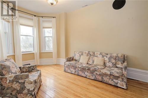 223 Hunter Street, Pembroke, ON - Indoor Photo Showing Living Room