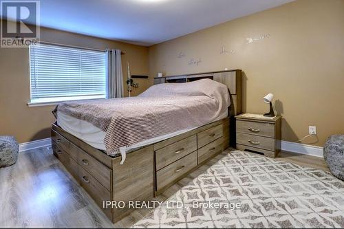 738 Briar Crescent, Milton, ON - Indoor Photo Showing Bedroom