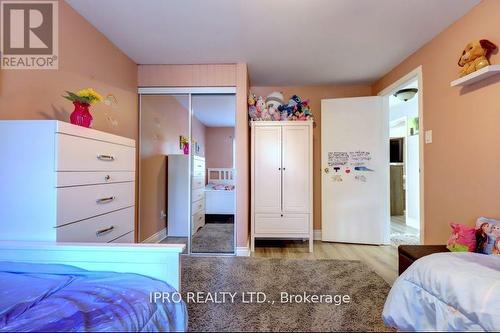 738 Briar Crescent, Milton, ON - Indoor Photo Showing Bedroom