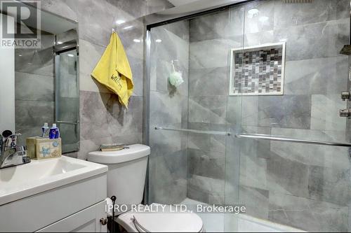738 Briar Crescent, Milton, ON - Indoor Photo Showing Bathroom