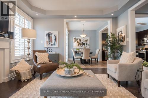 1005 Savoline Boulevard, Milton, ON - Indoor Photo Showing Living Room