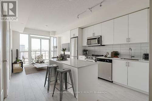 # 415 - 509 Dundas Street W, Oakville, ON - Indoor Photo Showing Kitchen With Stainless Steel Kitchen With Upgraded Kitchen