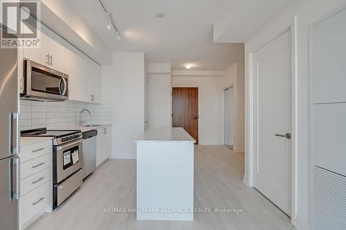 # 415 - 509 Dundas Street W, Oakville, ON - Indoor Photo Showing Kitchen With Stainless Steel Kitchen With Upgraded Kitchen