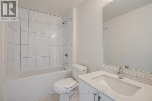 # 415 - 509 Dundas Street W, Oakville, ON - Indoor Photo Showing Bathroom