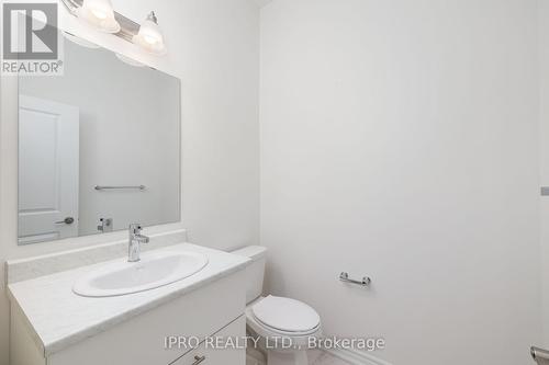 11 Phoenix Boulevard, Barrie, ON - Indoor Photo Showing Bathroom