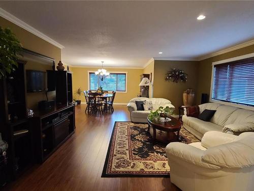 124 Sportsmens Bowl Road, Oliver, BC - Indoor Photo Showing Living Room