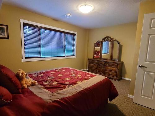 124 Sportsmens Bowl Road, Oliver, BC - Indoor Photo Showing Bedroom