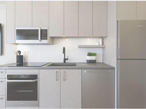 407-1274 Devonshire Avenue, Kelowna, BC - Indoor Photo Showing Kitchen With Upgraded Kitchen