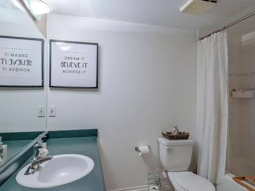 202-680 Doyle Avenue, Kelowna, BC - Indoor Photo Showing Bathroom