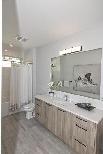 2021 Spyglass Way, West Kelowna, BC - Indoor Photo Showing Bathroom