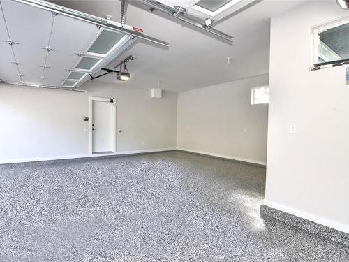 2021 Spyglass Way, West Kelowna, BC - Indoor Photo Showing Garage