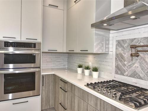 2021 Spyglass Way, West Kelowna, BC - Indoor Photo Showing Kitchen With Upgraded Kitchen