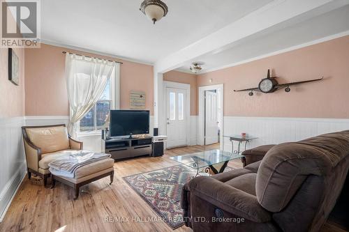 19 Marina Drive, Scugog, ON - Indoor Photo Showing Living Room