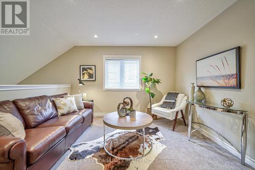 64 Sumersford Drive, Clarington, ON - Indoor Photo Showing Living Room
