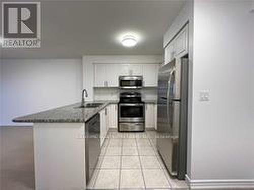 1018 - 18 Harding Boulevard, Richmond Hill, ON - Indoor Photo Showing Kitchen With Upgraded Kitchen