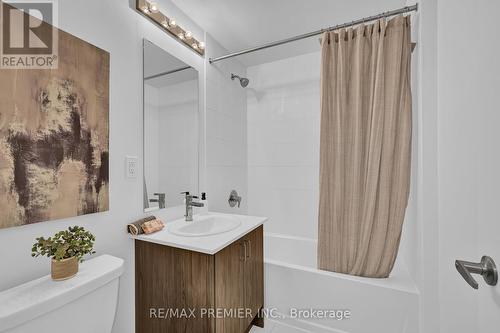 202 - 110 Grew Boulevard, Georgina, ON - Indoor Photo Showing Bathroom
