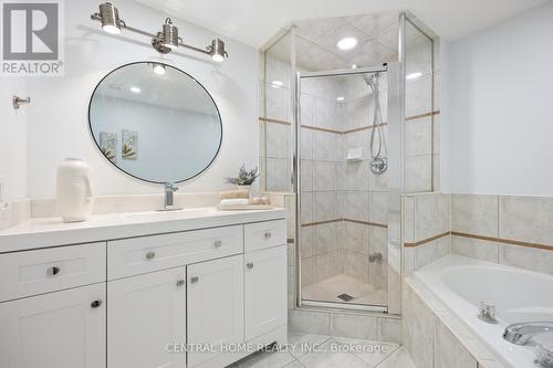 303 - 9015 Leslie Street, Richmond Hill, ON - Indoor Photo Showing Bathroom