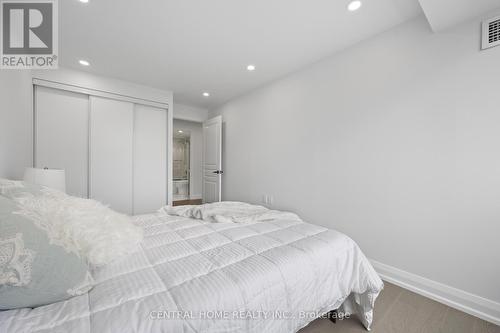 303 - 9015 Leslie Street, Richmond Hill, ON - Indoor Photo Showing Bedroom