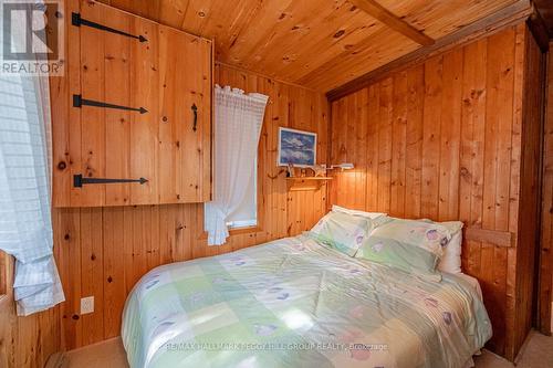 35 Campus Place, Innisfil, ON - Indoor Photo Showing Bedroom