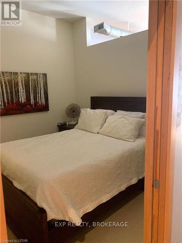 305 - 766 King Street W, Toronto, ON - Indoor Photo Showing Bedroom