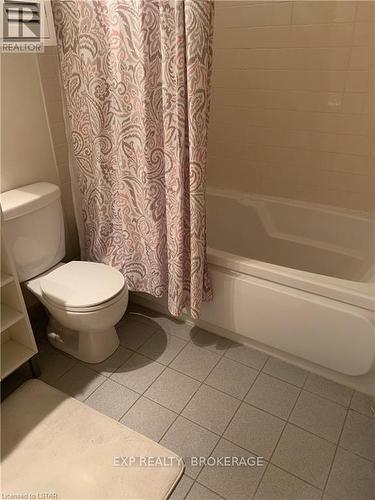305 - 766 King Street W, Toronto, ON - Indoor Photo Showing Bathroom