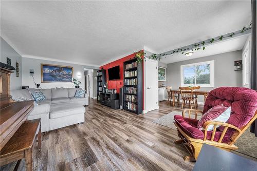 53408 Marr Road, Wainfleet, ON - Indoor Photo Showing Living Room