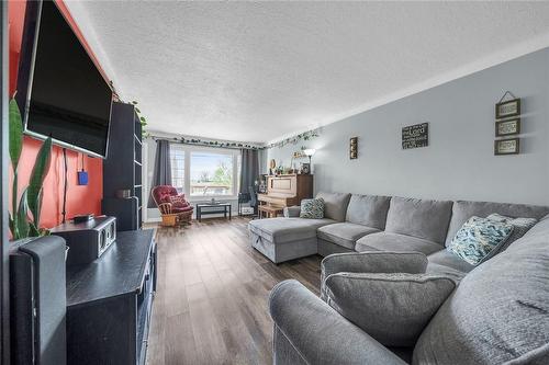 53408 Marr Road, Wainfleet, ON - Indoor Photo Showing Living Room