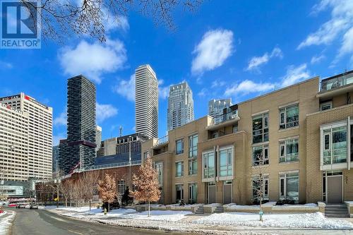 Th121 - 223 Duplex Avenue, Toronto, ON - Outdoor With Facade