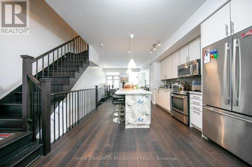 Th121 - 223 Duplex Avenue, Toronto, ON - Indoor Photo Showing Kitchen With Upgraded Kitchen