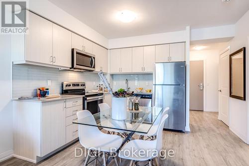 309 - 325 Yorkland Boulevard, Toronto, ON - Indoor Photo Showing Kitchen