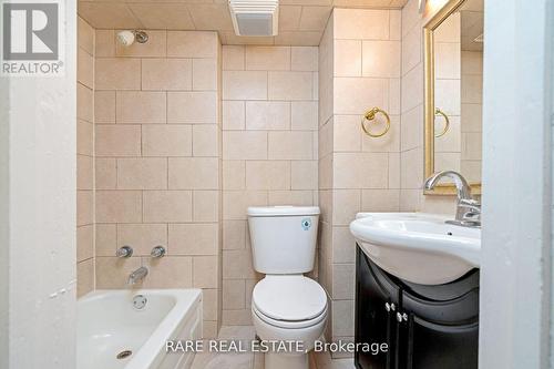 216 Oakwood Avenue, Toronto, ON - Indoor Photo Showing Bathroom
