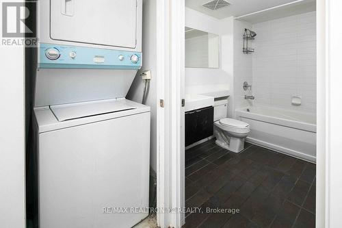 901 - 4K Spadina Avenue, Toronto, ON - Indoor Photo Showing Laundry Room