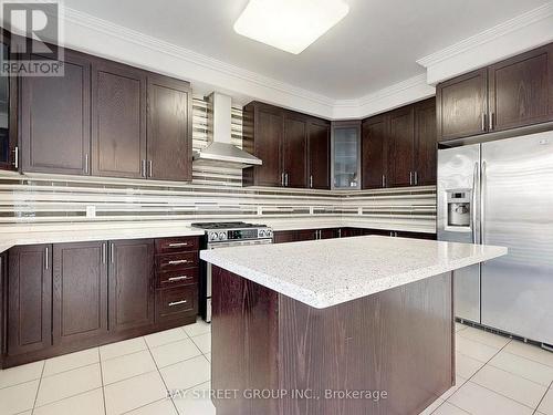 100 Blackwell Crescent, Oshawa, ON - Indoor Photo Showing Kitchen With Stainless Steel Kitchen With Upgraded Kitchen