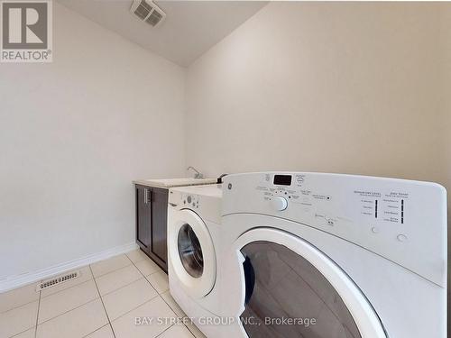 100 Blackwell Crescent, Oshawa, ON - Indoor Photo Showing Laundry Room