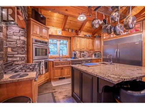 3020 Island Park Drive, Prince George, BC - Indoor Photo Showing Kitchen With Double Sink