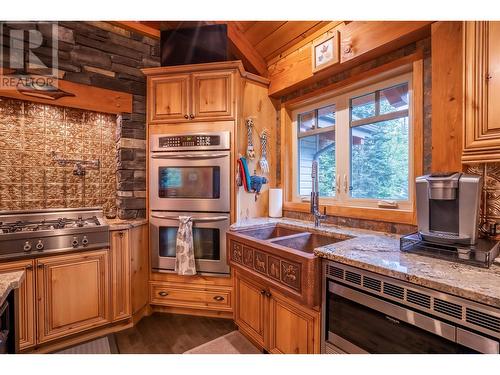 3020 Island Park Drive, Prince George, BC - Indoor Photo Showing Kitchen With Double Sink