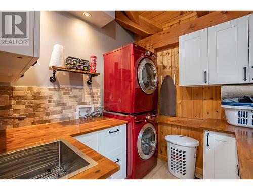 3020 Island Park Drive, Prince George, BC - Indoor Photo Showing Laundry Room