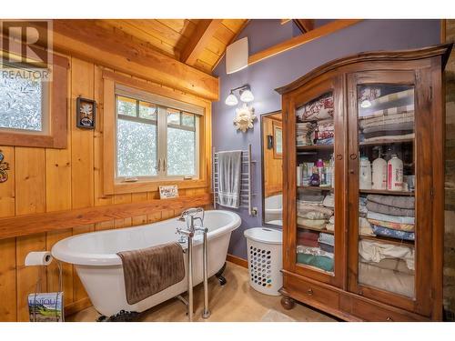 3020 Island Park Drive, Prince George, BC - Indoor Photo Showing Bathroom