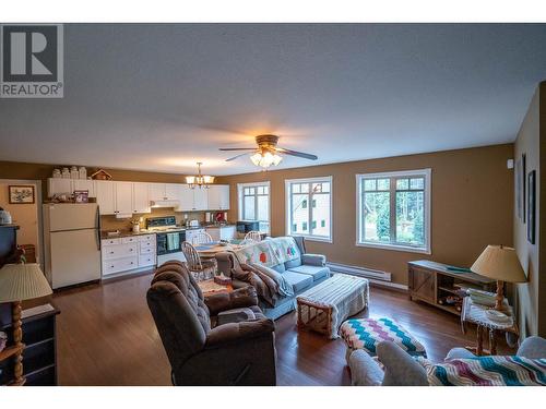 3020 Island Park Drive, Prince George, BC - Indoor Photo Showing Living Room