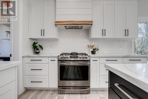 9317 Burwash Road, Hamilton Township, ON - Indoor Photo Showing Kitchen With Upgraded Kitchen