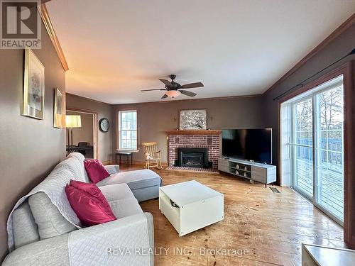 5 Sherbourne Street N, Bancroft, ON - Indoor Photo Showing Living Room With Fireplace