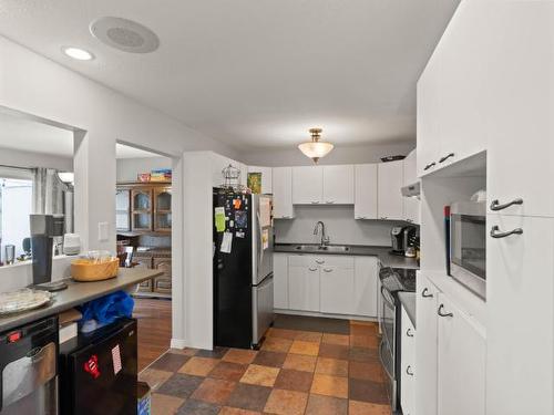 23-1775 Mckinley Crt, Kamloops, BC - Indoor Photo Showing Kitchen With Double Sink