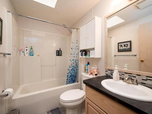 141-1555 Howe Road, Kamloops, BC - Indoor Photo Showing Bathroom