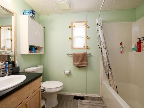 141-1555 Howe Road, Kamloops, BC - Indoor Photo Showing Bathroom