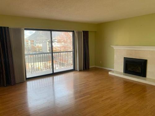 310-411 Nicola Street, Kamloops, BC - Indoor Photo Showing Living Room With Fireplace