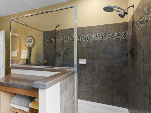 7629 Barnhartvale Road, Kamloops, BC - Indoor Photo Showing Bathroom