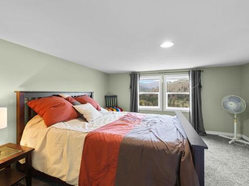 7629 Barnhartvale Road, Kamloops, BC - Indoor Photo Showing Bedroom