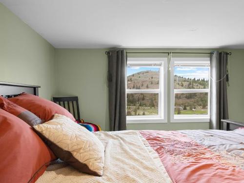 7629 Barnhartvale Road, Kamloops, BC - Indoor Photo Showing Bedroom